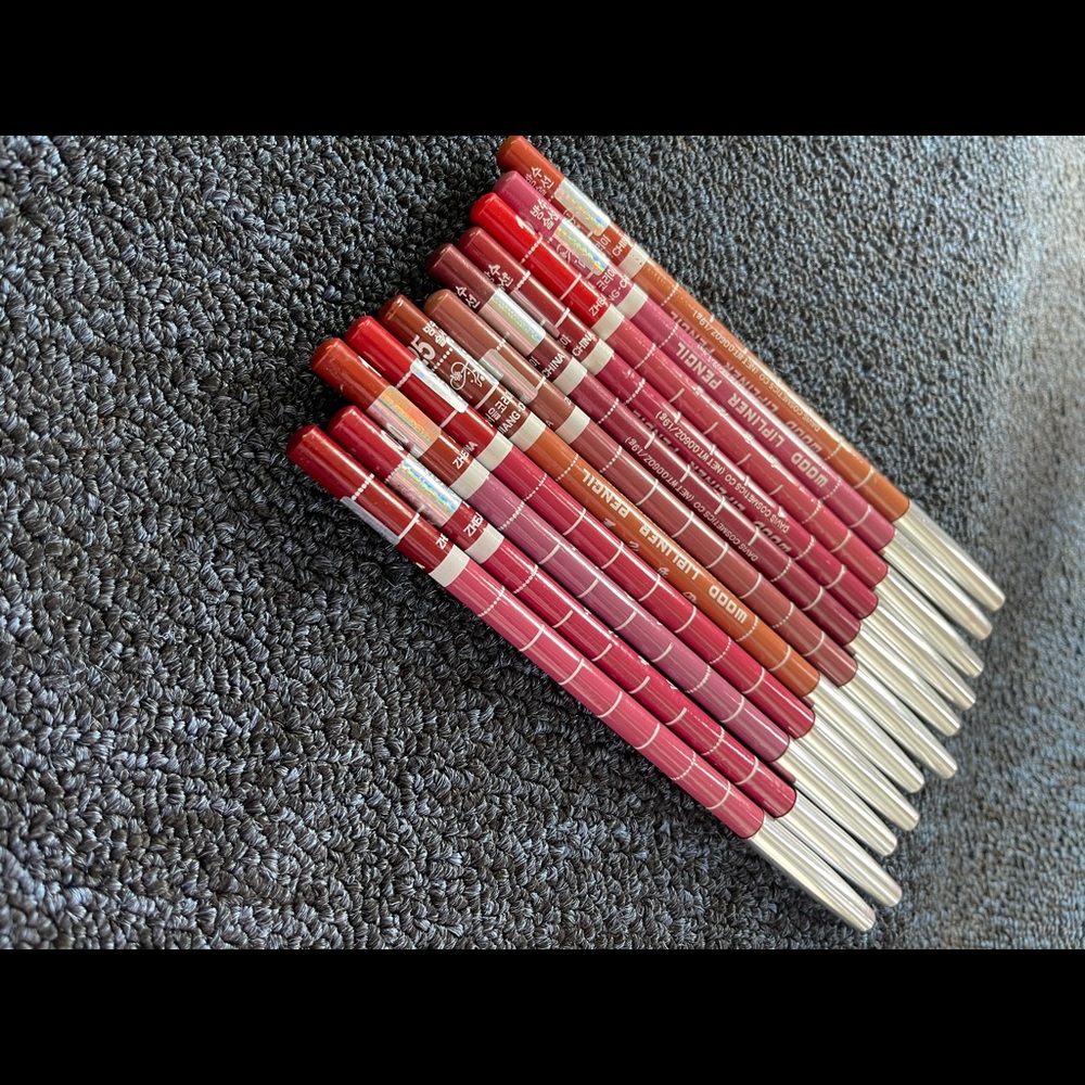 These are neutral color lip liner 11pieces